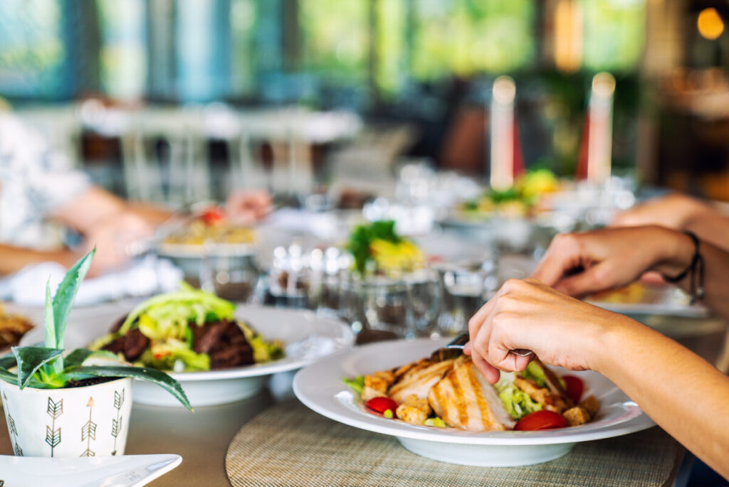 A Foodie’s Guide to Dining in Lake Redwine: Savoring the Best Eats in Newnan’s Waterfront Neighborhood